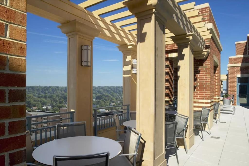 Upscale Comfort Next To Metro And Dining Arlington Exterior foto