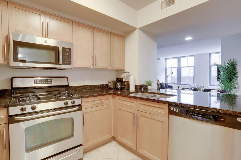 Upscale Comfort Next To Metro And Dining Arlington Exterior foto