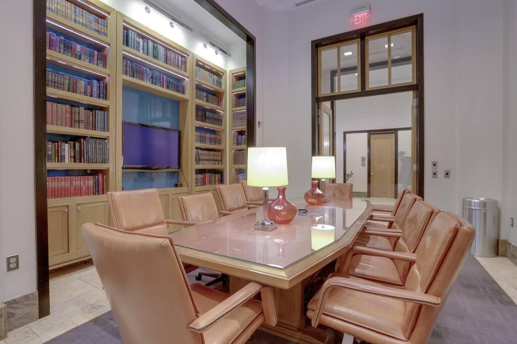 Upscale Comfort Next To Metro And Dining Arlington Exterior foto